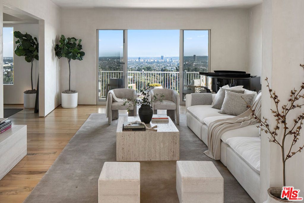 7882 Fareholm Drive, Los Angeles, CA 90046