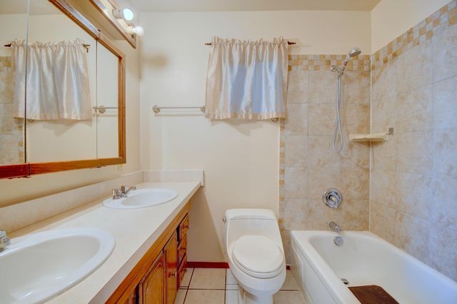 221 64th Street SW, Albuquerque, NM 87121