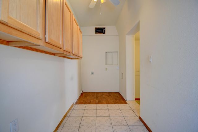221 64th Street SW, Albuquerque, NM 87121