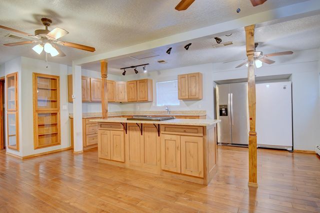 221 64th Street SW, Albuquerque, NM 87121