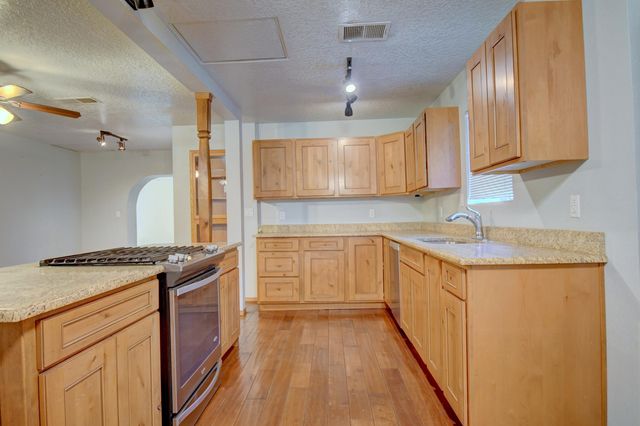 221 64th Street SW, Albuquerque, NM 87121