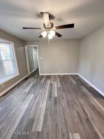 422 Pine Valley Road, Jacksonville, NC 28546