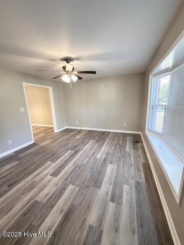 422 Pine Valley Road, Jacksonville, NC 28546