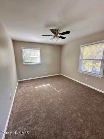 422 Pine Valley Road, Jacksonville, NC 28546