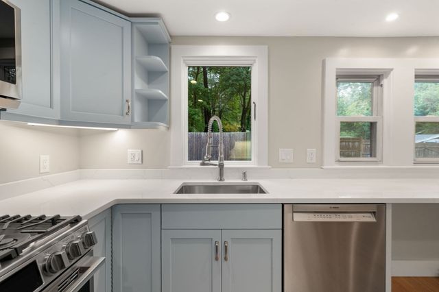 831 Franklin St, Duxbury, MA 02332