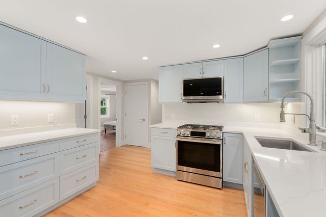 831 Franklin St, Duxbury, MA 02332