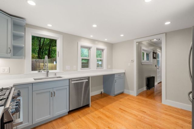 831 Franklin St, Duxbury, MA 02332
