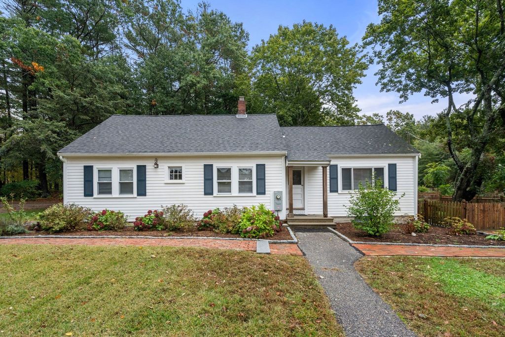 831 Franklin St, Duxbury, MA 02332