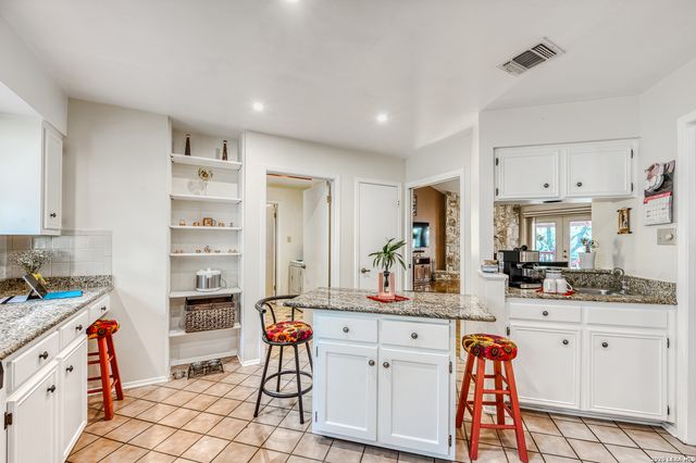 13046 HUNTERS BREEZE ST, San Antonio, TX 78230