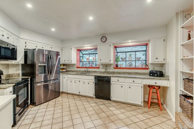 13046 HUNTERS BREEZE ST, San Antonio, TX 78230
