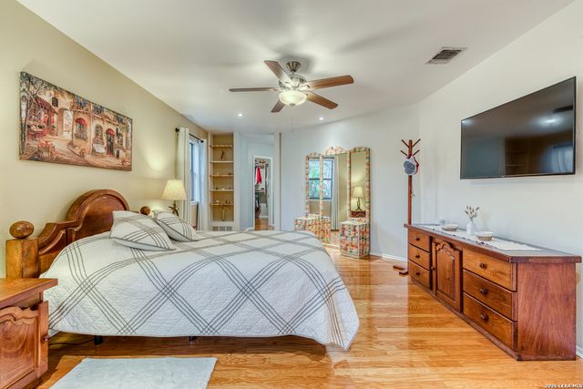 13046 HUNTERS BREEZE ST, San Antonio, TX 78230