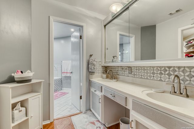 13046 HUNTERS BREEZE ST, San Antonio, TX 78230