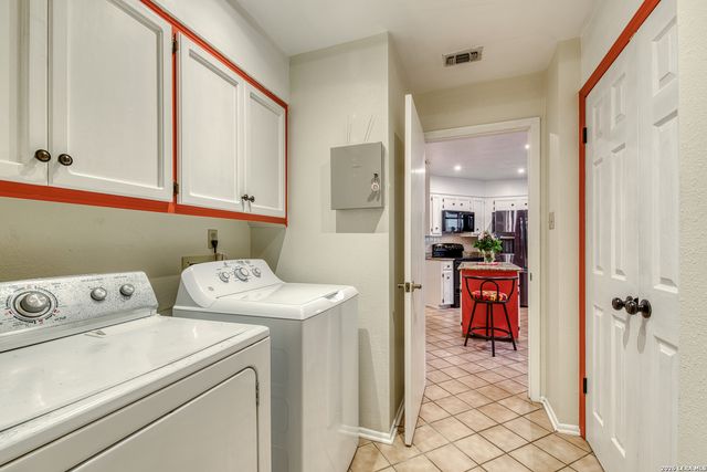 13046 HUNTERS BREEZE ST, San Antonio, TX 78230