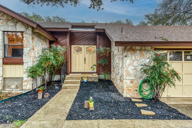 13046 HUNTERS BREEZE ST, San Antonio, TX 78230