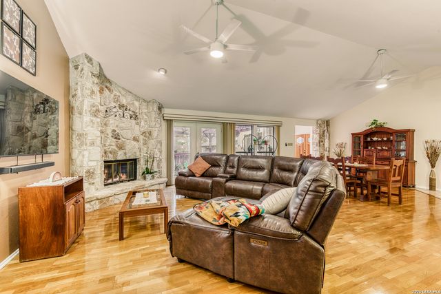 13046 HUNTERS BREEZE ST, San Antonio, TX 78230