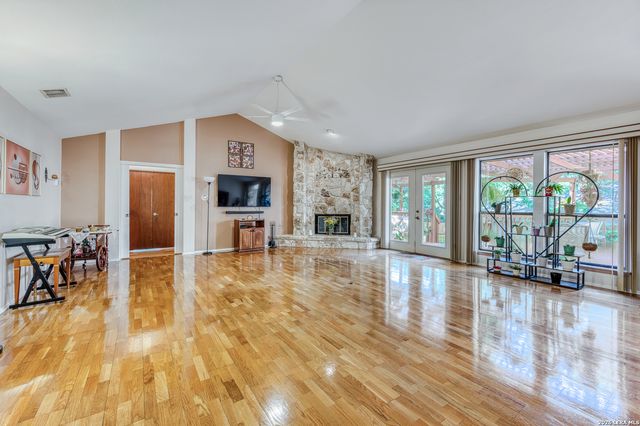 13046 HUNTERS BREEZE ST, San Antonio, TX 78230