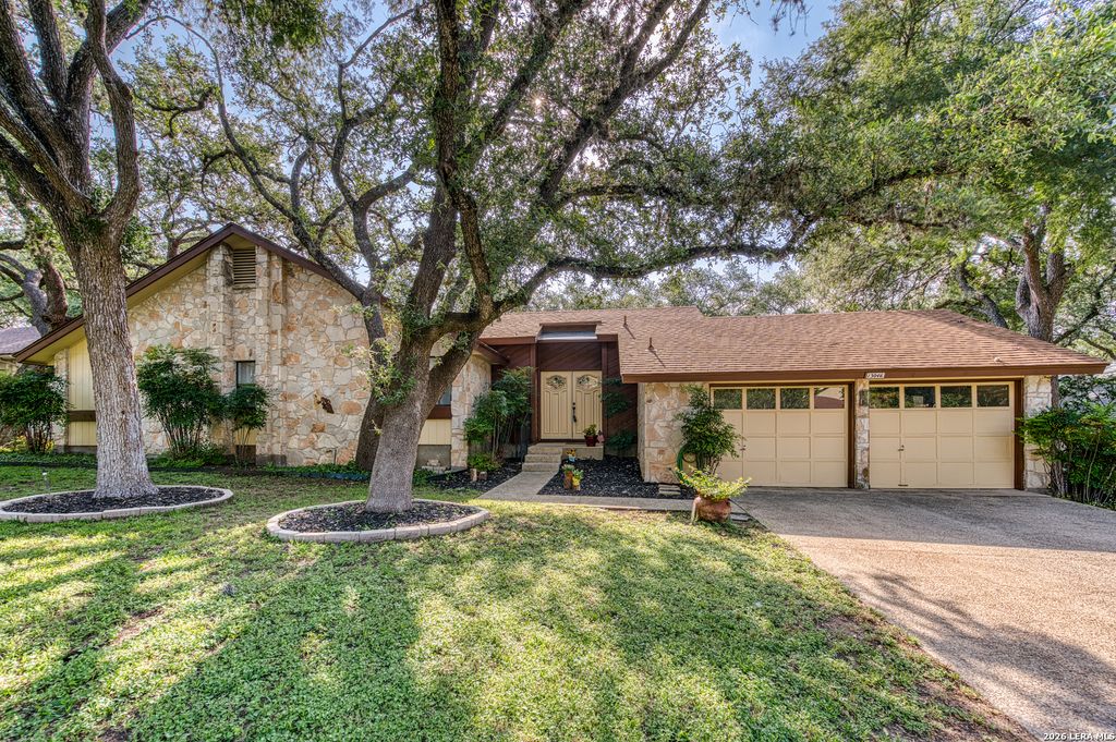 13046 HUNTERS BREEZE ST, San Antonio, TX 78230