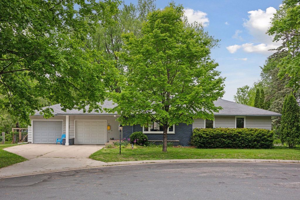 5 Hillside Court, Northfield, MN 55057