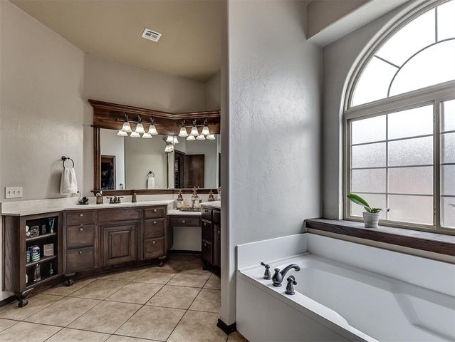 19605 Talavera Lane, Edmond, OK 73012