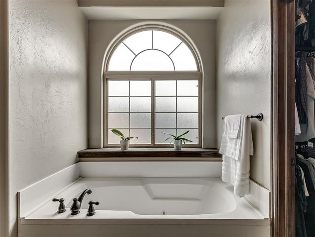 19605 Talavera Lane, Edmond, OK 73012