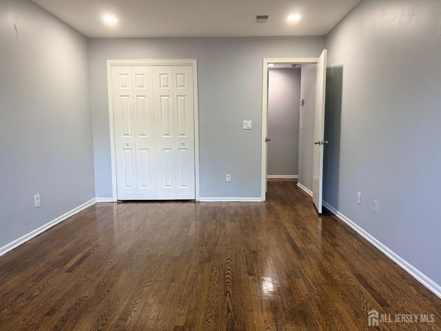 128 College Drive, Edison, NJ 08817