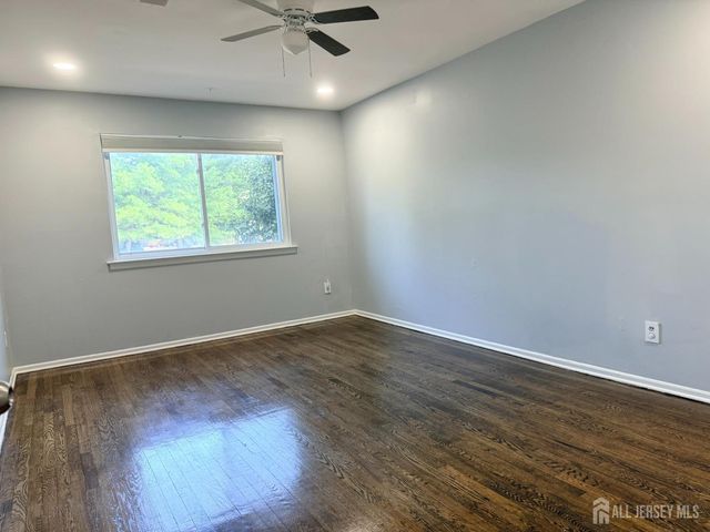 128 College Drive, Edison, NJ 08817