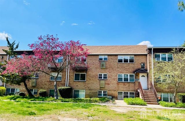 128 College Drive, Edison, NJ 08817