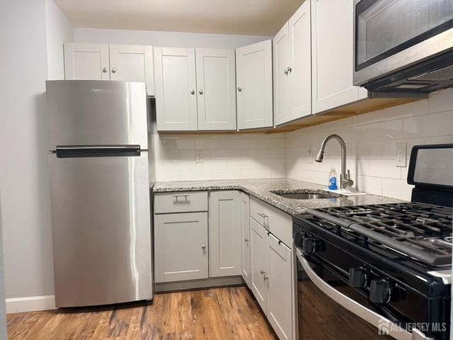 128 College Drive, Edison, NJ 08817