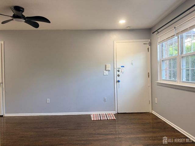 128 College Drive, Edison, NJ 08817