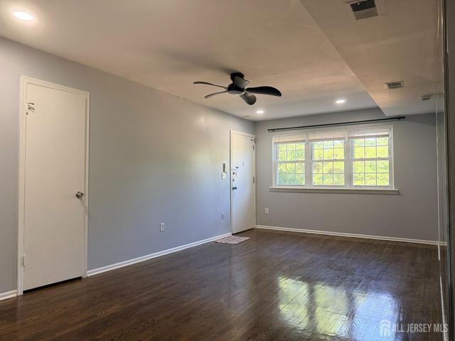 128 College Drive, Edison, NJ 08817