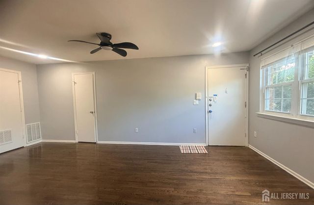 128 College Drive, Edison, NJ 08817