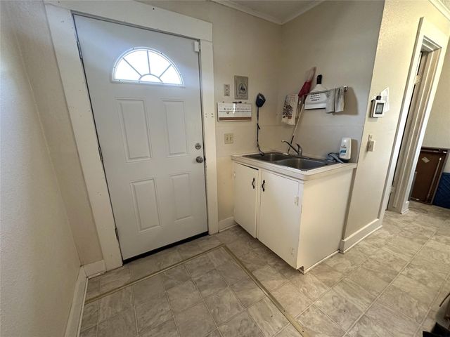 258 South Washington ST, La Grange, TX 78945