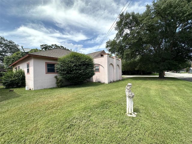 258 South Washington ST, La Grange, TX 78945