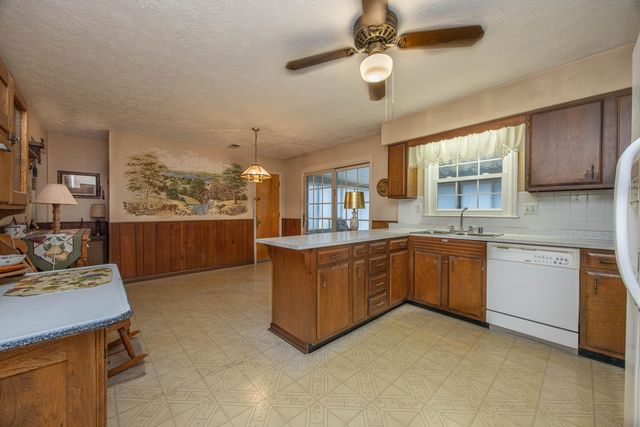 145 Woodmont Drive, Paris, KY 40361