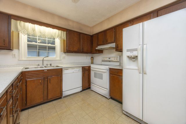 145 Woodmont Drive, Paris, KY 40361