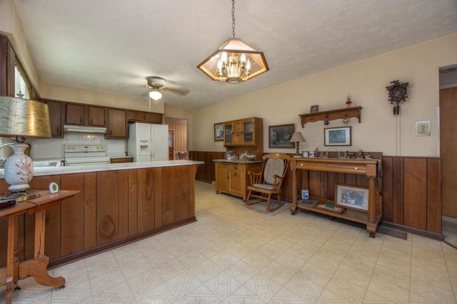 145 Woodmont Drive, Paris, KY 40361