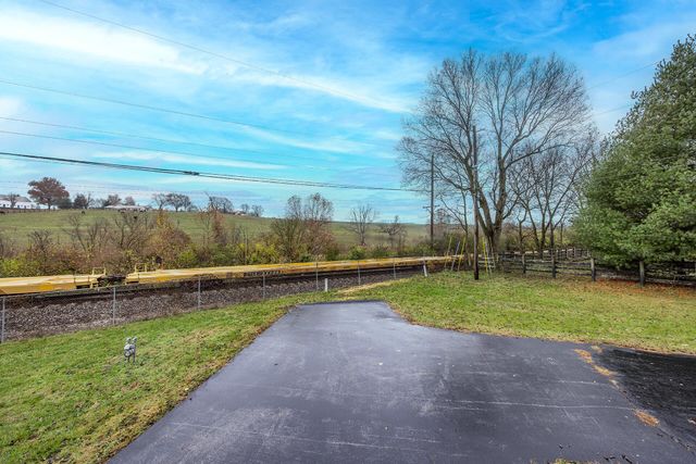 145 Woodmont Drive, Paris, KY 40361