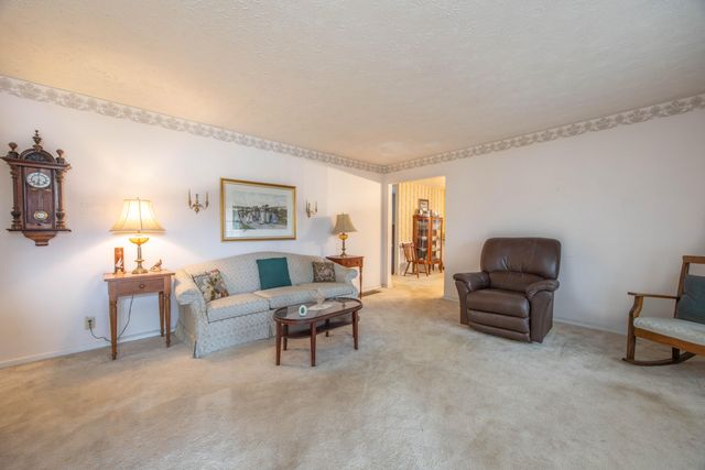 145 Woodmont Drive, Paris, KY 40361