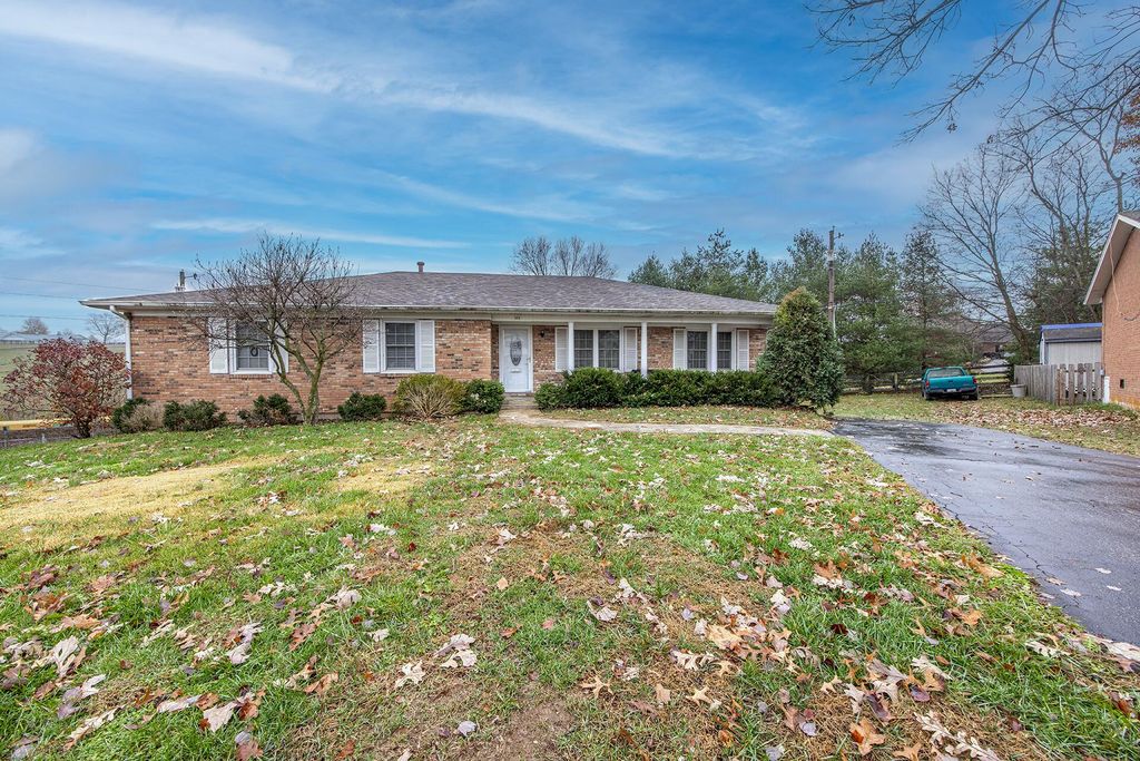 145 Woodmont Drive, Paris, KY 40361