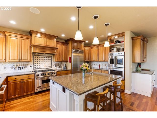 6643 Nw MERIDIAN RIDGE Dr, Portland, OR 97210