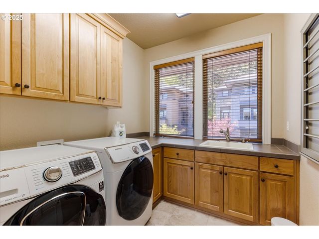 6643 Nw MERIDIAN RIDGE Dr, Portland, OR 97210