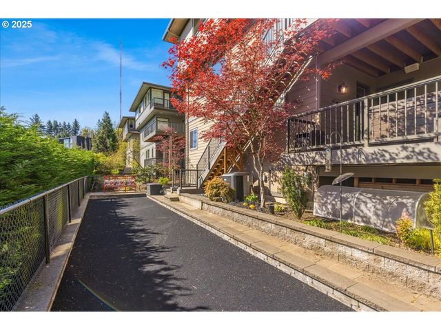 6643 Nw MERIDIAN RIDGE Dr, Portland, OR 97210