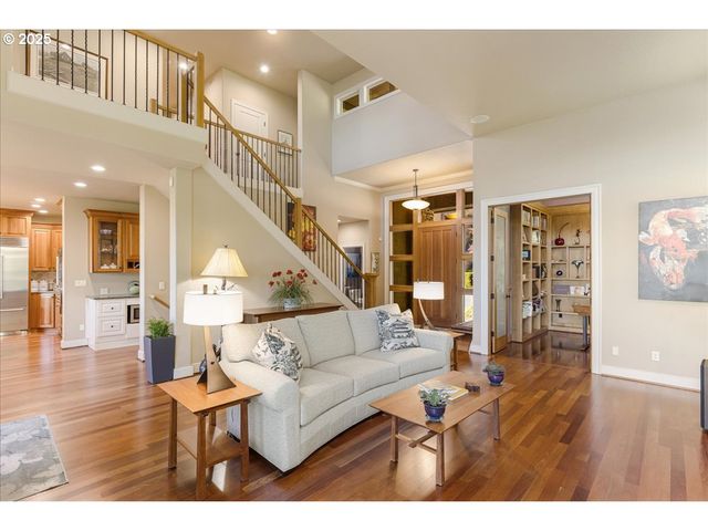 6643 Nw MERIDIAN RIDGE Dr, Portland, OR 97210