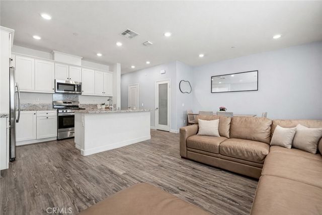 22838 Concord, Saugus, CA 91350