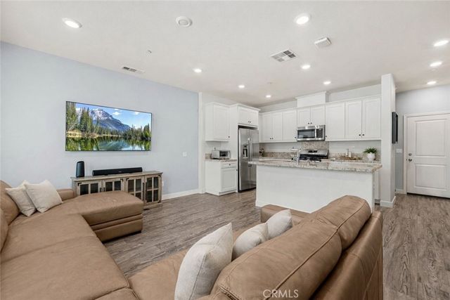 22838 Concord, Saugus, CA 91350