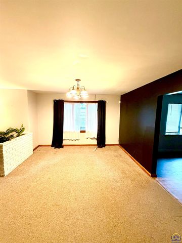 1934 NW Fillmore ST, Topeka, KS 66608