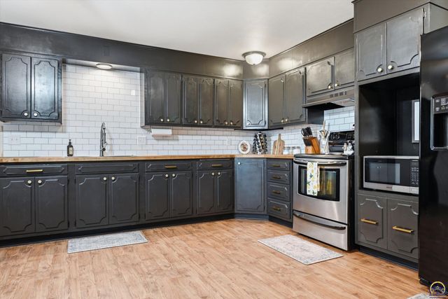 1934 NW Fillmore ST, Topeka, KS 66608