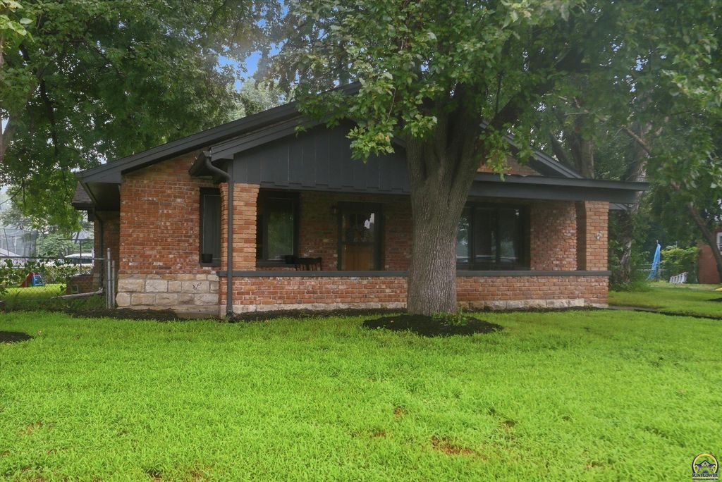 1934 NW Fillmore ST, Topeka, KS 66608