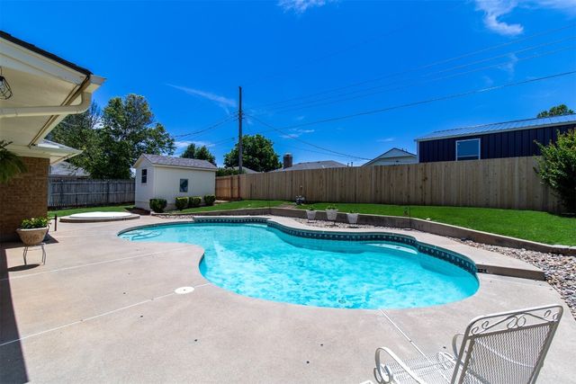 3405 Oak Grove Drive, Midwest City, OK 73110