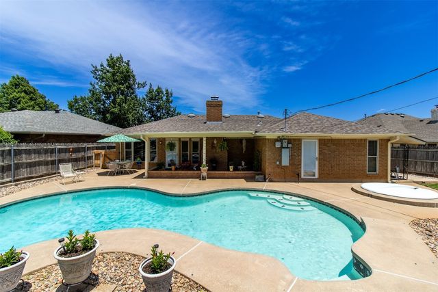 3405 Oak Grove Drive, Midwest City, OK 73110